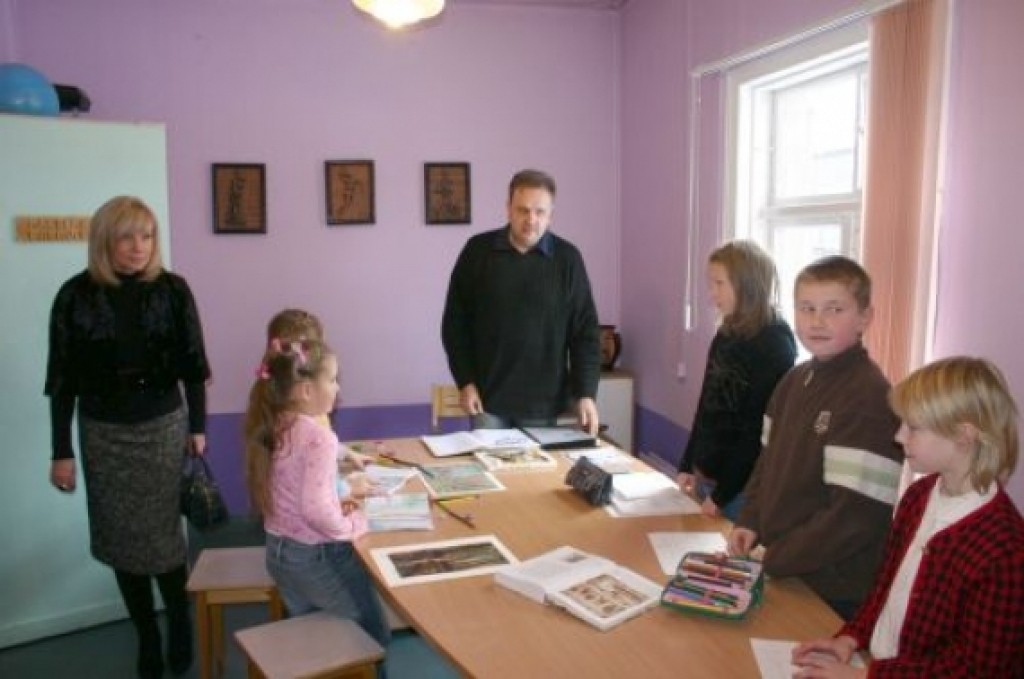 Lilita Zatlere Valkas mākslas skolā mākslas teorijas klasē pie pedagoga Aivara Ikšeļa.
Autors: Sarmīte Ozola