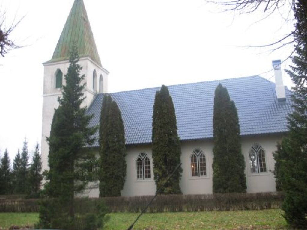  Svētdien Strenču luterāņu draudze svinēja savas baznīcas simtgadi. To dievnams sagaidīja ar jaunu jumta segumu, pateicoties ziedotāju atbalstam. 
Autors: No personīgā arhīva