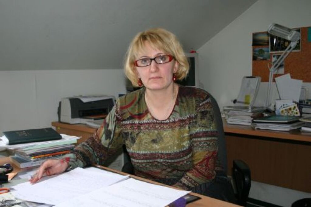 Valkas ģimnāzijas direktore Lilita Kreicberga uzskata, ka vidusskolā jaunieši ir pārslogoti. Nereti stundas nākamai dienai viņi gatavo līdz diviem naktī.
Autors: Aldis Dubļāns