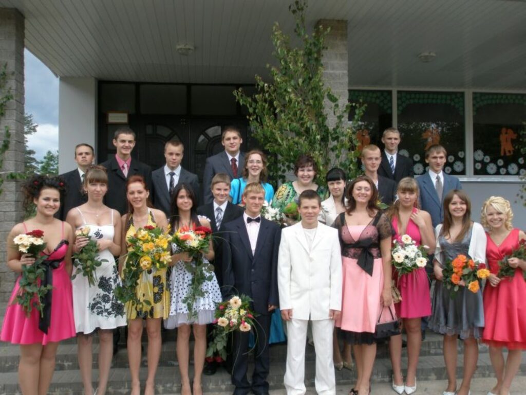 Valkas pamatskolas 9 a klase.
Autors: No personīgā arhīva