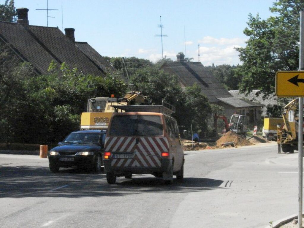 Ūdens atdzelzošanas stacijas būvdarbu laikā Atmodas ielā ir daļēji ierobežota satiksme, bet daudzi autovadītāji vēl aizvien to ignorē
Autors: Santa Sinka
