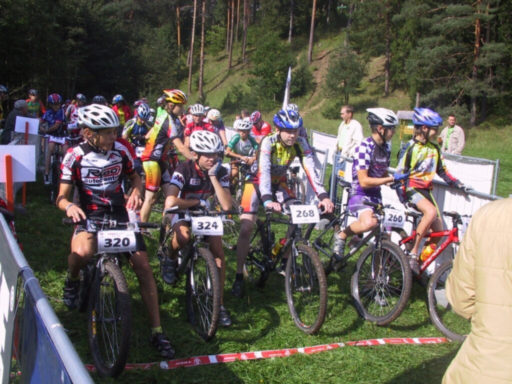Startam gatavojas sportisti V-14 un jauniešu grupā.
Autors: Sandra Pētersone