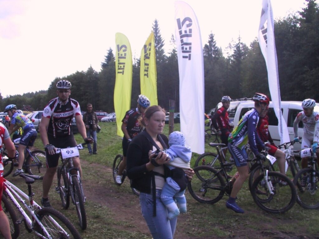 MTB sacensības iecienījušas arī ģimenes, un vecāki līdzi ņem arī bērnus.
Autors: Sandra Pētersone