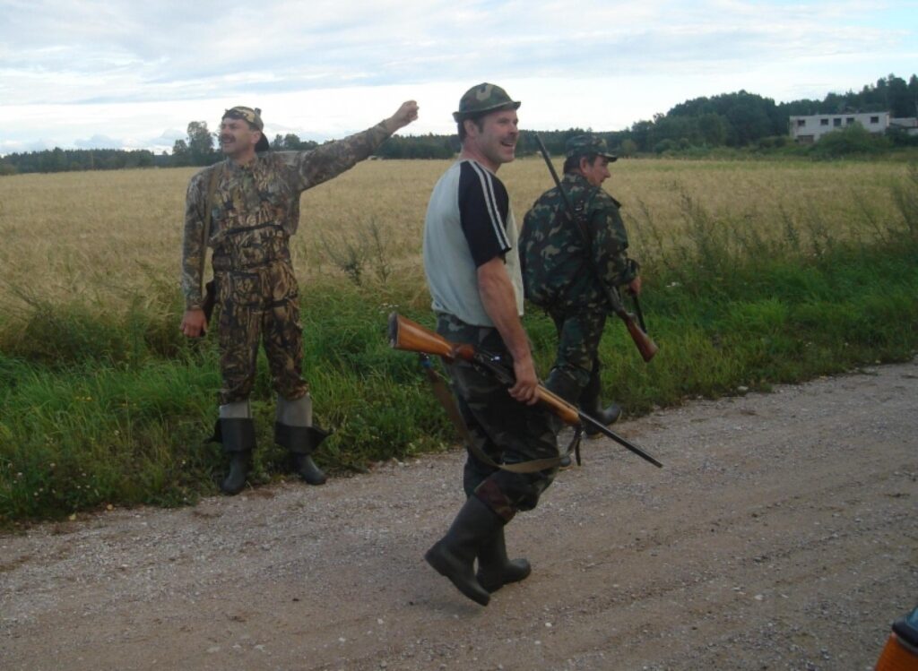 Kad visi sapulcējušies, Māris Jurjānis norādā kā jāizvietojas.
Autors: Sarmīte Ozola