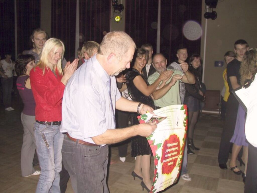 Balles laikā tika uzdoti jautājumi par grupas “Kreisais pagrieziens” vēsturi. Zinošākie laimēja balvas.
Autors: Sandra Pētersone