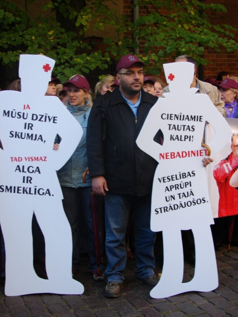 Mediķu lielākā sāpe ir nepietiekamais, dažiem pat smieklīgi mazais atalgojums.
Autors: Santa Sinka