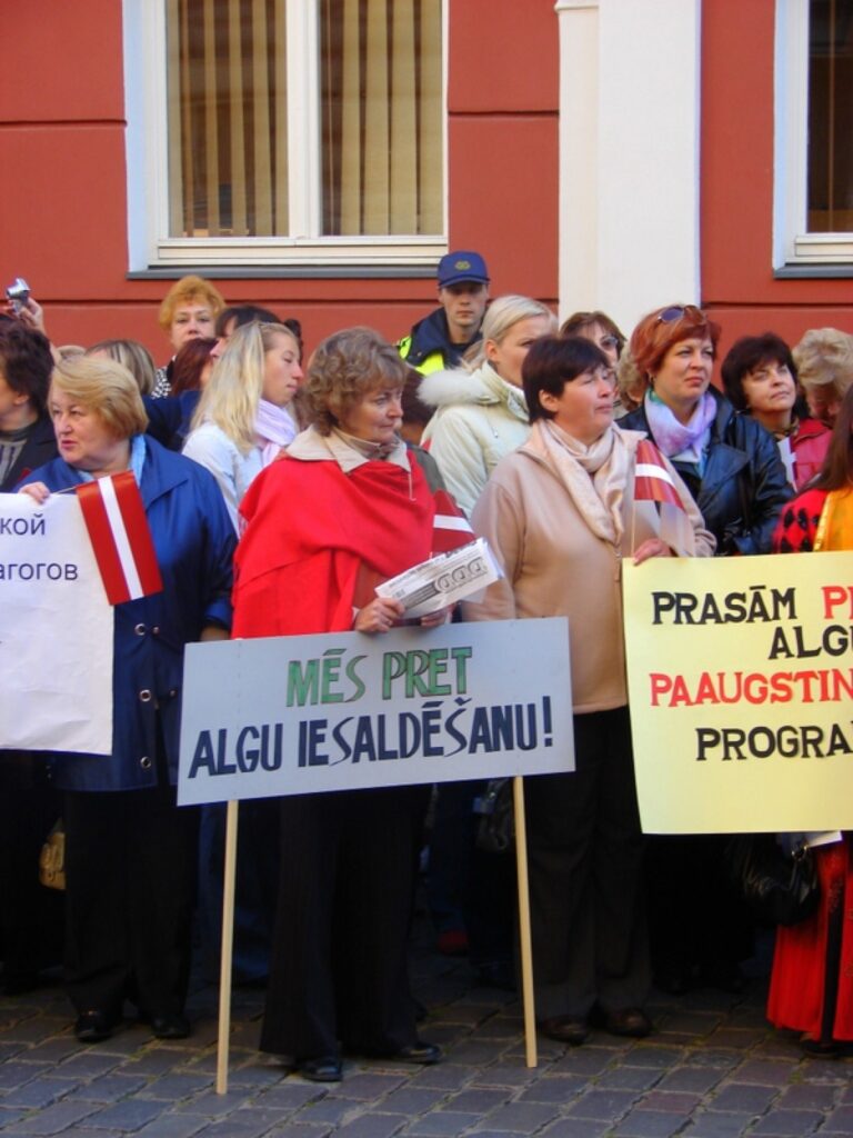 Piketā no Valkas rajona piedalījās arī pedagogi.
Autors: Santa Sinka