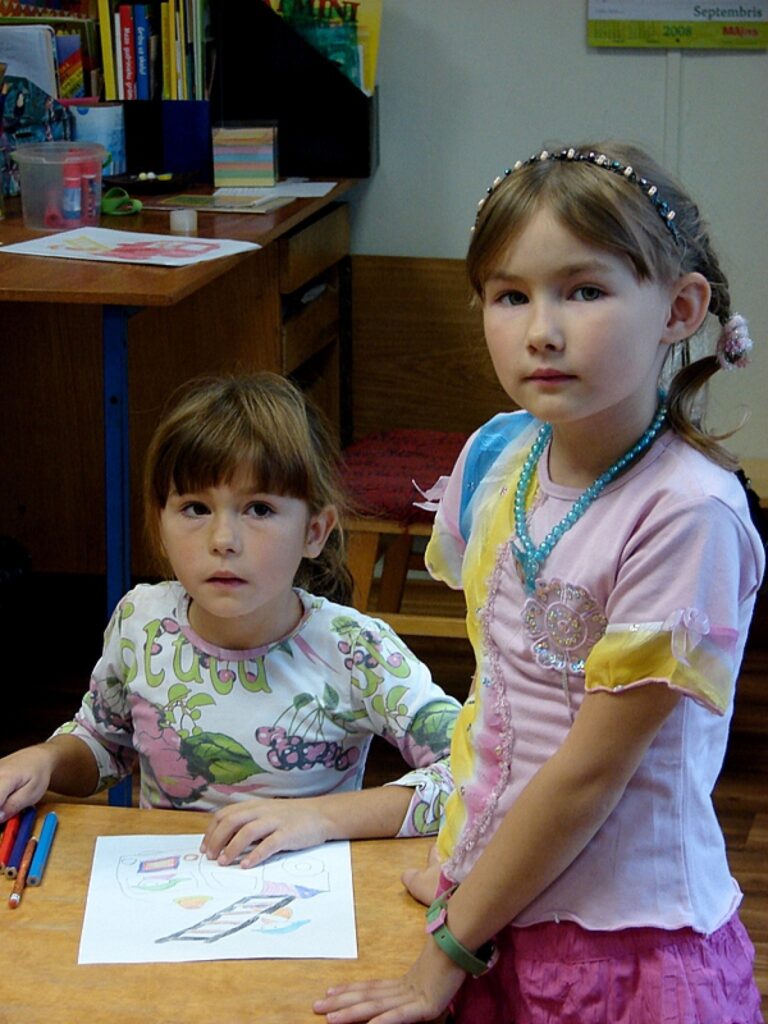 Lai sešus gadus vecos bērnus pienācīgi sagatavotu skolas gaitām, arī lauku bērnudārzos standarti ir augsti.
Autors: Santa Sinka