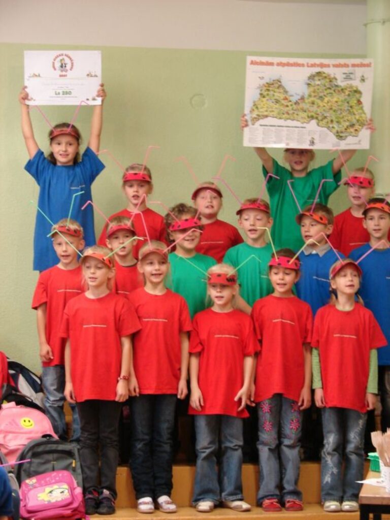 Otrklasnieki koncerta laikā dziedāja par savu mazo pārgājienu.
Autors: Santa Sinka