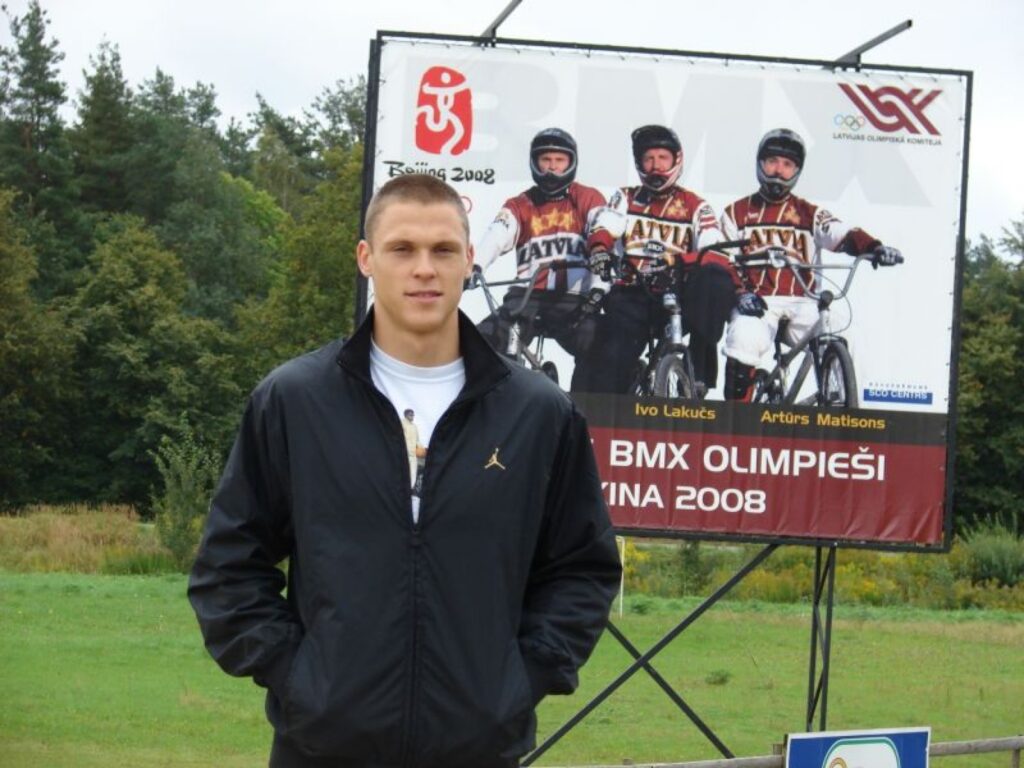 Olimpiskā zelta medaļnieks apgalvo, ka liels nopelns viņa sasniegumos ir arī olimpiešiem Artūram Matisonam un Ivo Lakučam.
Autors: Santa Sinka