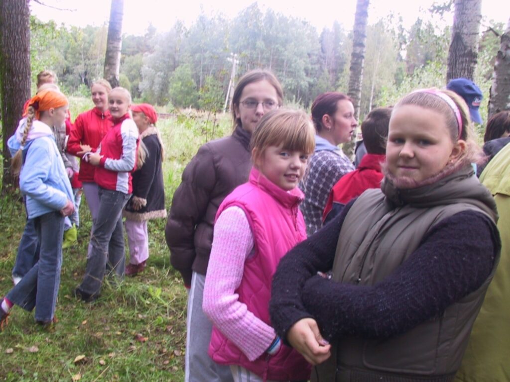 Līgai Zundānei un Danai Vernerei visgrūtāk no meža bija iznest smagos dzelžus.
Autors: Sandra Pētersone