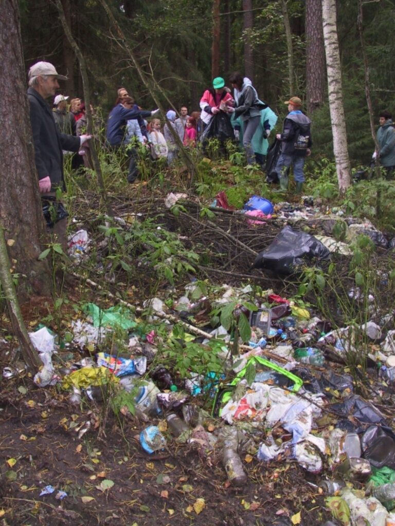 Neko daudz šajā mēslu bedrē talcinieki nevarēja izdarīt. Izgāztuvi plānots likvidēt, ņemot palīgā pašvaldības tehniku.
Autors: Sandra Pētersone
