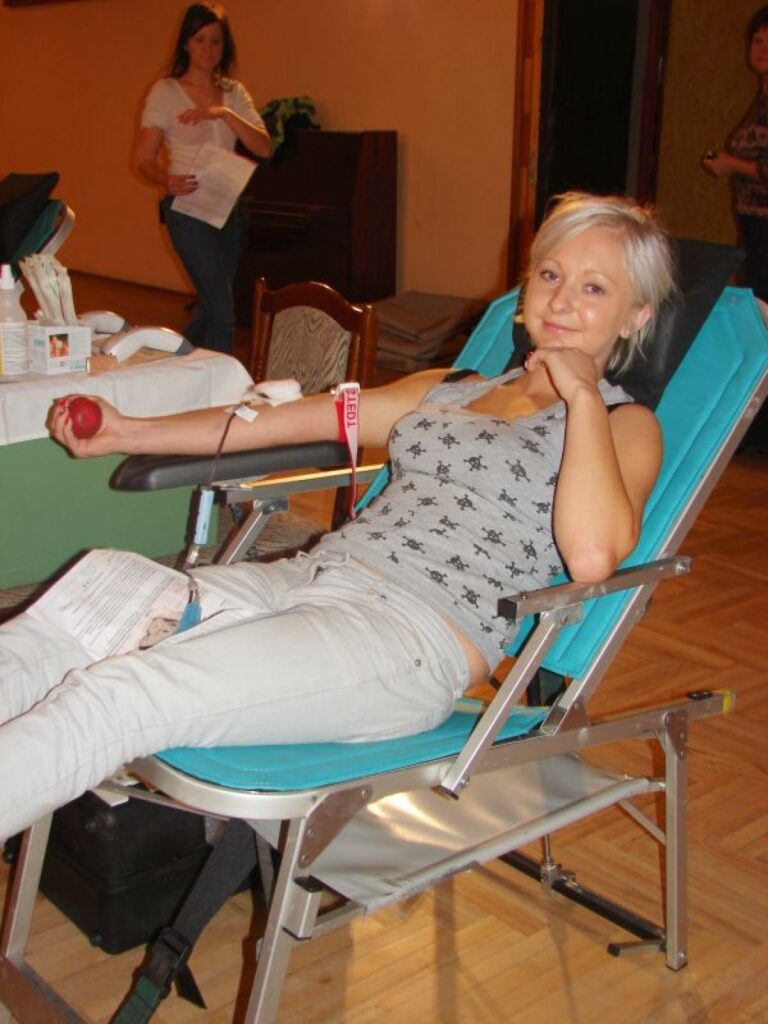 Smiltenes tehnikuma audzēkne Agneta Bodniece pirmo reizi kļuva par asins donoru, jo vēlējās palīdzēt citiem cilvēkiem.
Autors: Santa Sinka