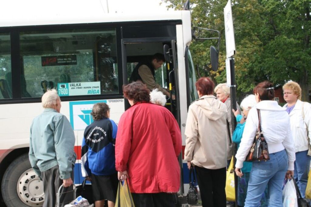 Lai nokļūtu ar autobusu Rīgā, valcēniešiem ceļā būs jāpavada ilgāks laiks.
Autors: Inga Karpova