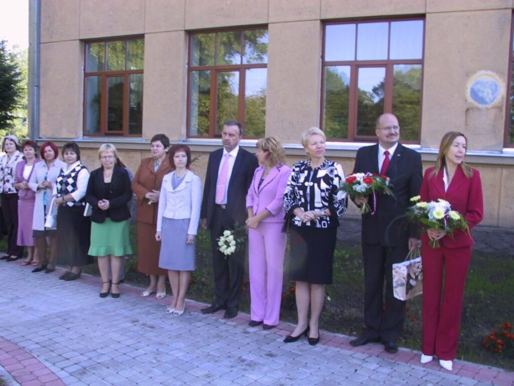 Uz piebūves atklāšanas svētkiem ieradās arī augstas amatpersonas.
Autors: Sandra Pētersone