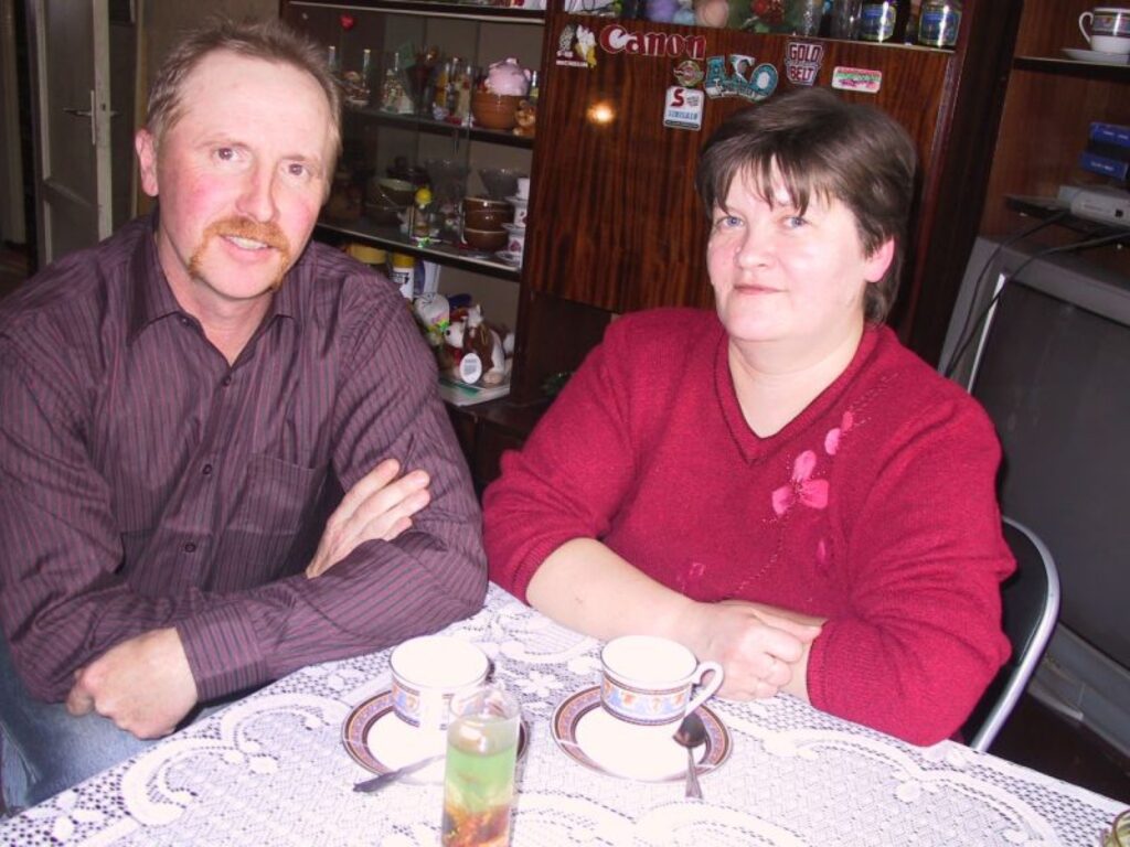 Varinieši Andris un Līga Butkini dzīvo līdzīgi daudzām citām ģimenēm - no algas līdz alga. Viņi ir ar mieru no daudz kā atteikties, lai tikai izskolotu meitas.
Autors: Sandra Pētersone