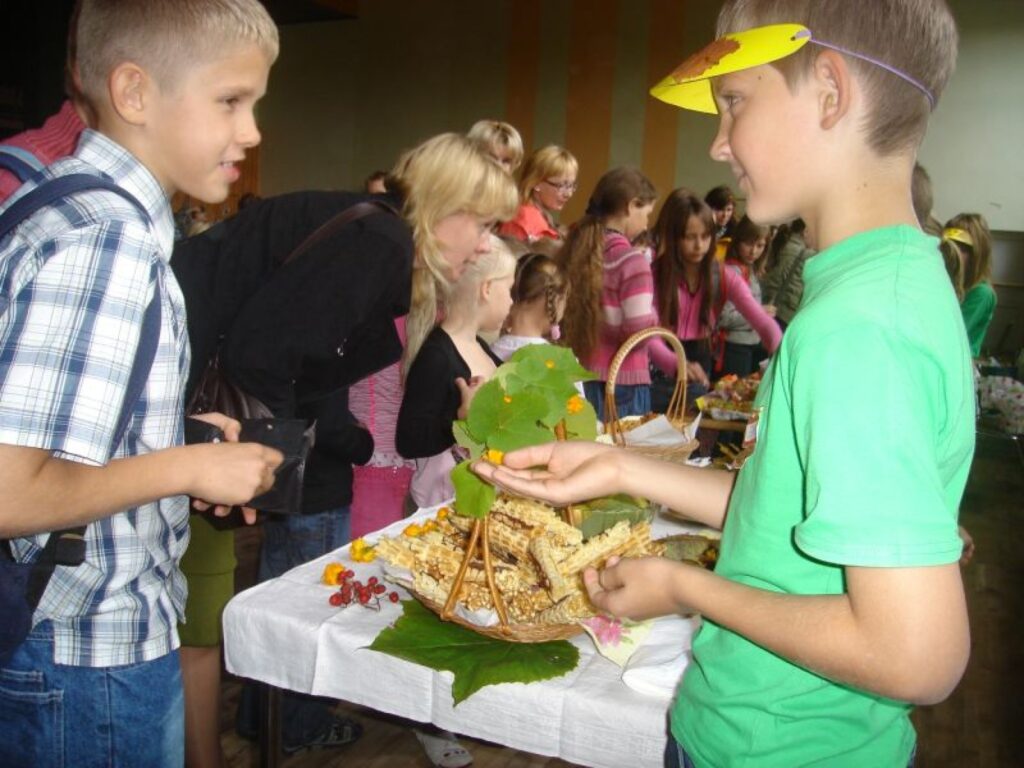 Miķeļdienas tirdziņš skolēniem iemāca pirkšanas un pārdošanas procesu
Autors: Santa Sinka