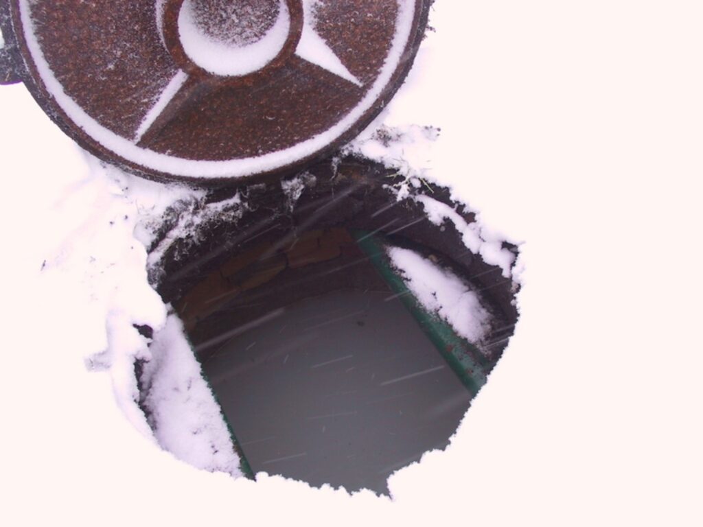 Kanalizācijas akas vairs neņem pretī, un netīrie ūdeņi meklē ceļu...
Autors: Santa Sinka