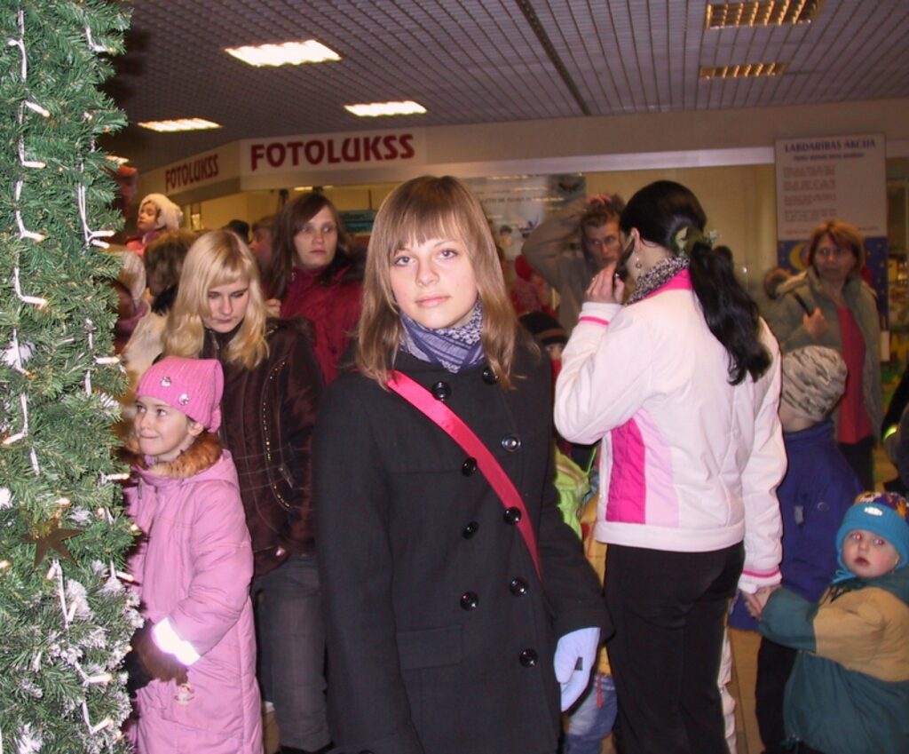 Pēc tam svētki turpinājās tirdzniecības centrā „Centrs”.
Autors: Santa Sinka