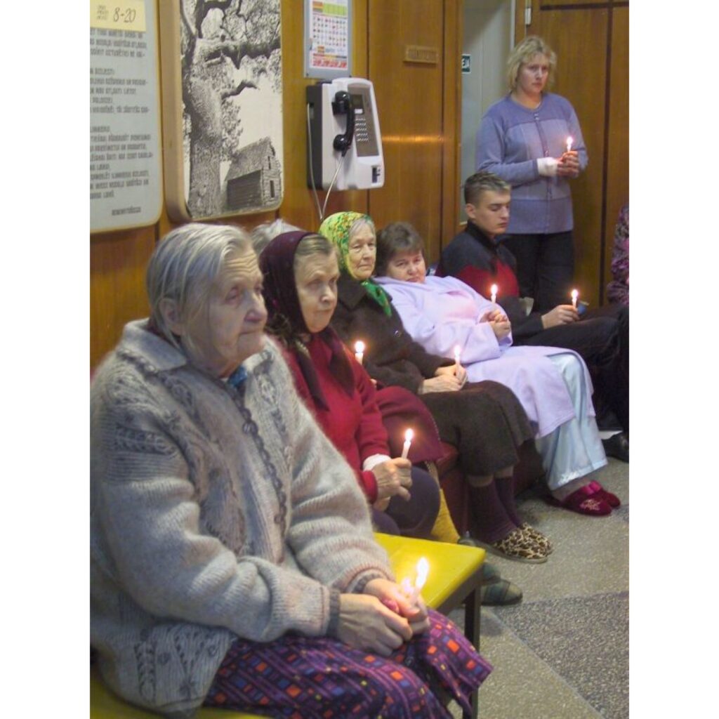 Vairākus gadus Latvijas Sarkanā Krusta Smiltenes nodaļa sadarbībā ar pilsētas sociālajiem darbiniekiem organizē Ziemassvētku koncertu SIA “Sarkanā Krusta Smiltenes slimnīca” pacientiem, kuriem iespējams šie svētki būs jāpavada medicīnas...
Autors: Santa Sinka