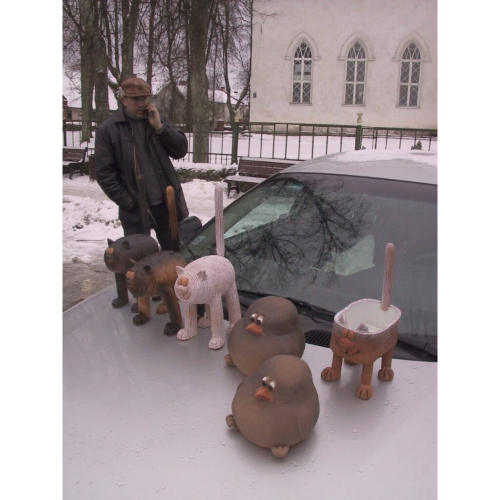 Šodien, 20. decembrī, Smiltenes centrā, Baznīcas laukumā, notiek ziemas gadatirgus, ko rīko pilsētas dome. Pašvaldības ekonomiste Sintija Averāte informē, ka preci piedāvā gandrīz 100 tirgotāju.
Autors: Sandra Pētersone