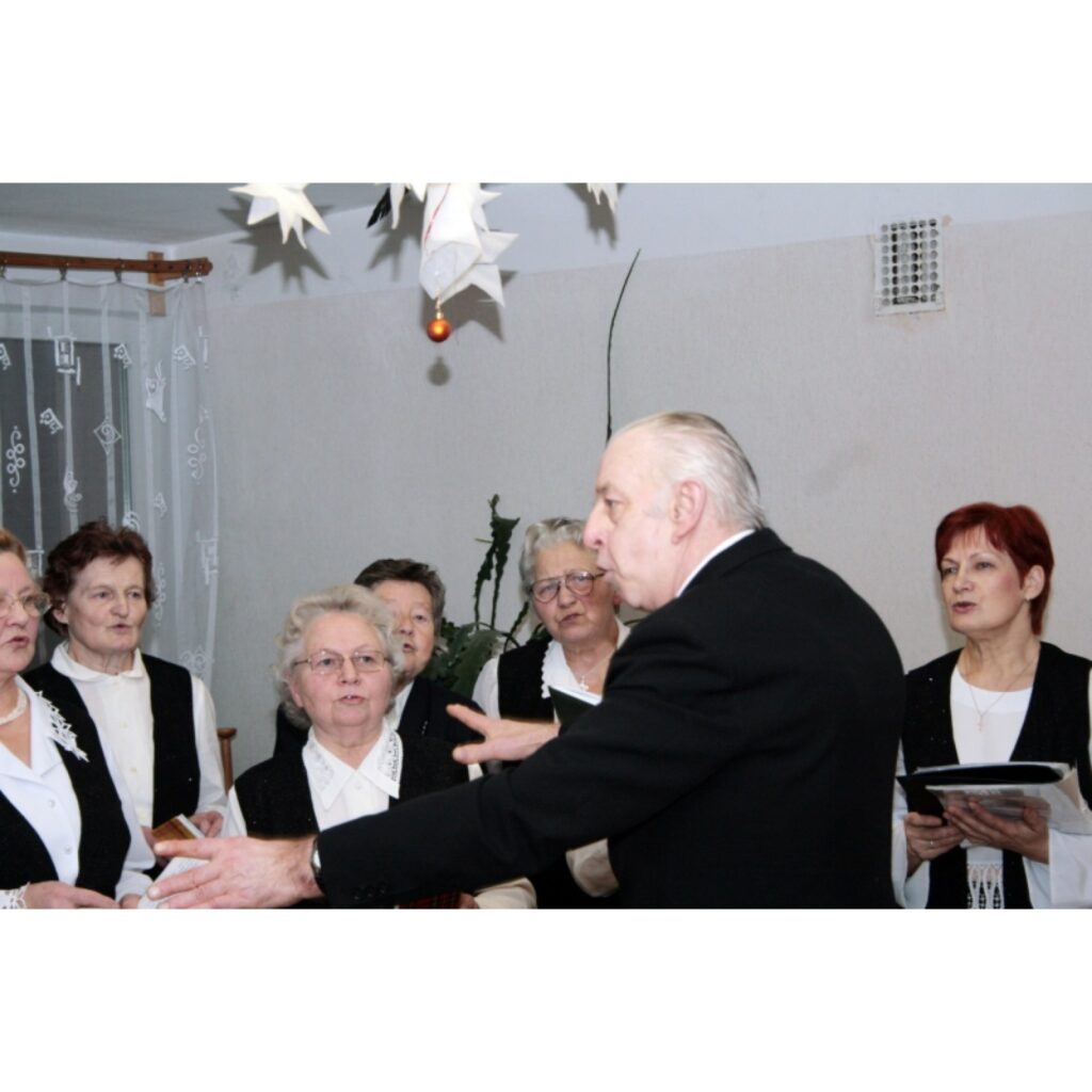 Lielisku dāvanu pirms gadu mijas svētkiem saņēma sociālās aprūpes centrs “Valka” - Smiltenes senioru kora “Mežābele” un deju kopas “Pīlādzītis” koncertu.
“Tas ir jauki, ka atceramies šos cilvēkus, jo viņiem svētku ir vismazāk,” atzīst...
Autors: Aldis Dubļāns