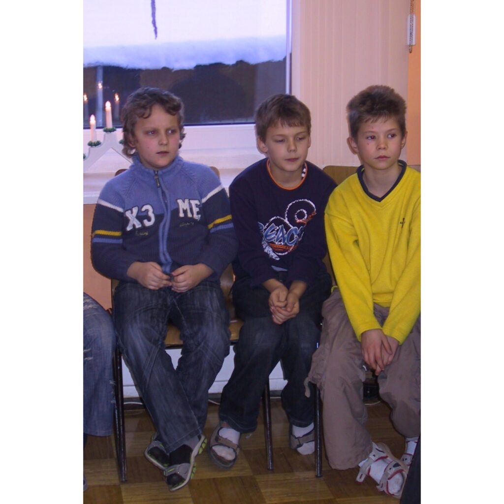 Smiltenes Trīs pakalnu pamatskolas 58 skolēni piedalījās lasīšanas veicināšanas programmā “Bērnu žūrija 2008”. Bērnu žūrijas dalībniekiem dažādās vecuma grupās tika piedāvātas atšķirīgas grāmatas.
Skolēni sapulcējās lasītavā, lai kopā ar...
Autors: Santa Sinka