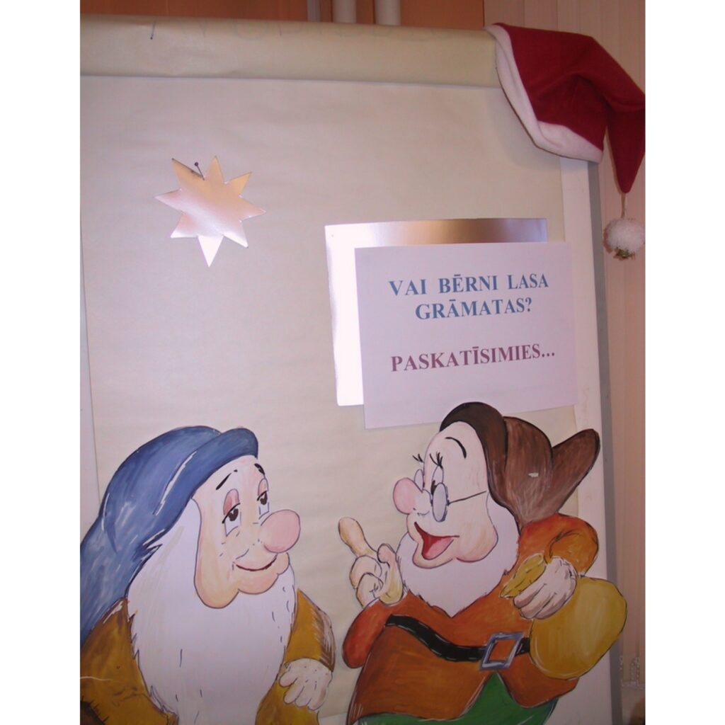 Smiltenes Trīs pakalnu pamatskolas 58 skolēni piedalījās lasīšanas veicināšanas programmā “Bērnu žūrija 2008”. Bērnu žūrijas dalībniekiem dažādās vecuma grupās tika piedāvātas atšķirīgas grāmatas.
Skolēni sapulcējās lasītavā, lai kopā ar...
Autors: Santa Sinka