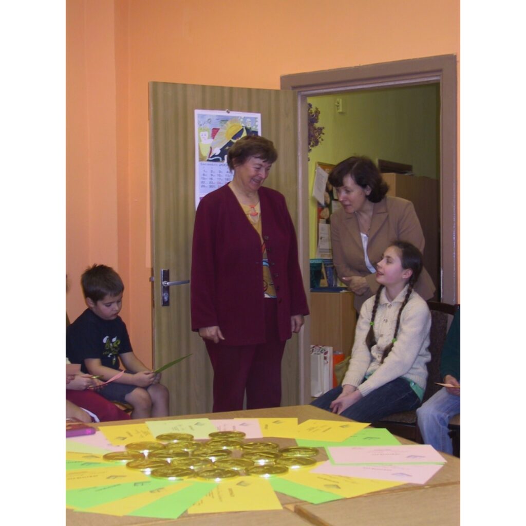 Smiltenes Trīs pakalnu pamatskolas 58 skolēni piedalījās lasīšanas veicināšanas programmā “Bērnu žūrija 2008”. Bērnu žūrijas dalībniekiem dažādās vecuma grupās tika piedāvātas atšķirīgas grāmatas.
Skolēni sapulcējās lasītavā, lai kopā ar...
Autors: Santa Sinka