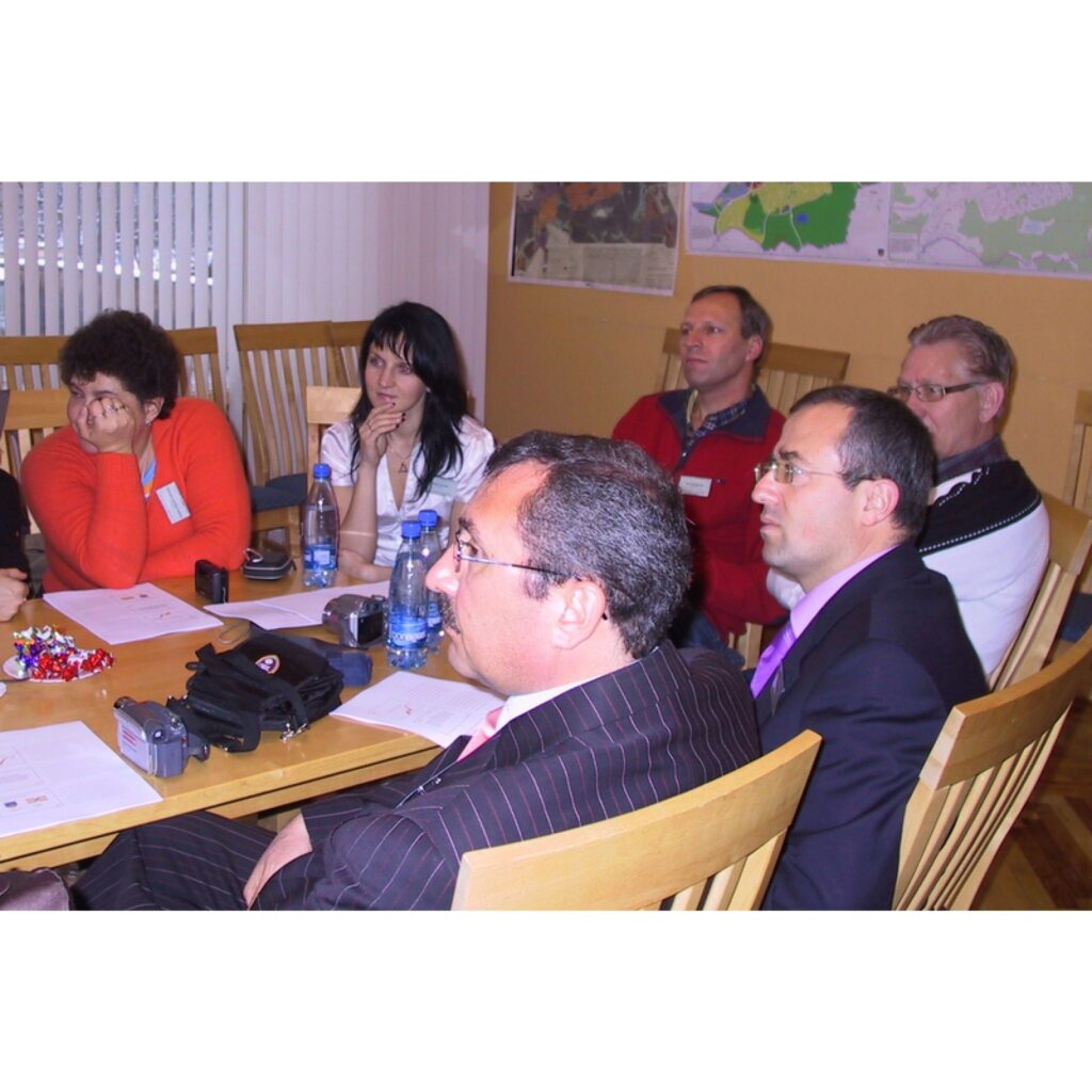 Smiltenes Trīs pakalnu pamatskola šogad iesaistījās Comenius projektā „Varavīksnes pasaule”. Tajā piedalās skolas skolēni un pedagogi. Viņiem bija tas gods pirmajiem uzņemt sadarbības valstu pārstāvjus no Bulgārijas, Polijas, Holandes,...
Autors: Santa Sinka
