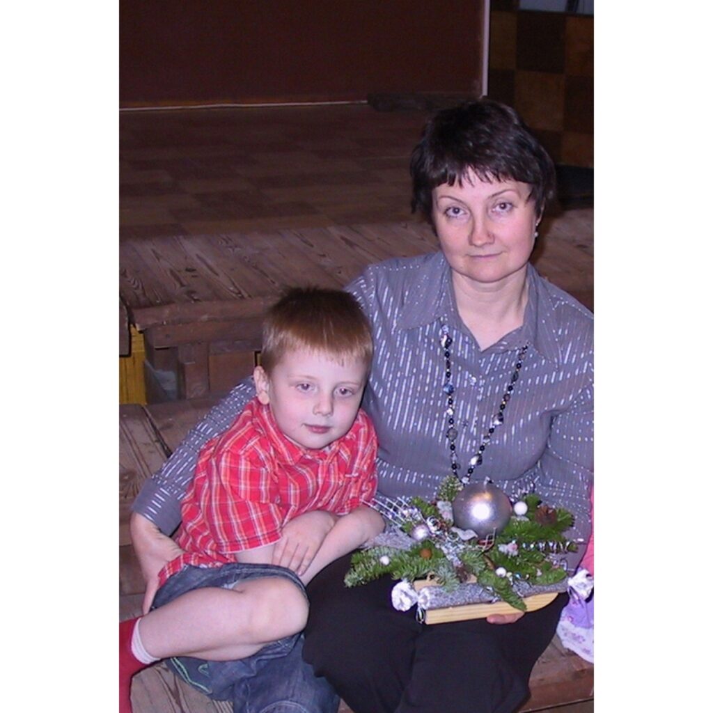 Ar mīļu un sirsnīgu koncertu vecākiem noslēdzās bērnu vokālā ansambļa „Sīmanīši” 2008. gada sezona. Nākamā tikšanās mazajiem dziedātājiem būs 2009. gada 6. janvārī. Savukārt dejotāji gatavojas svētku koncertam. Ko Smiltenes Bērnu un...
Autors: Santa Sinka