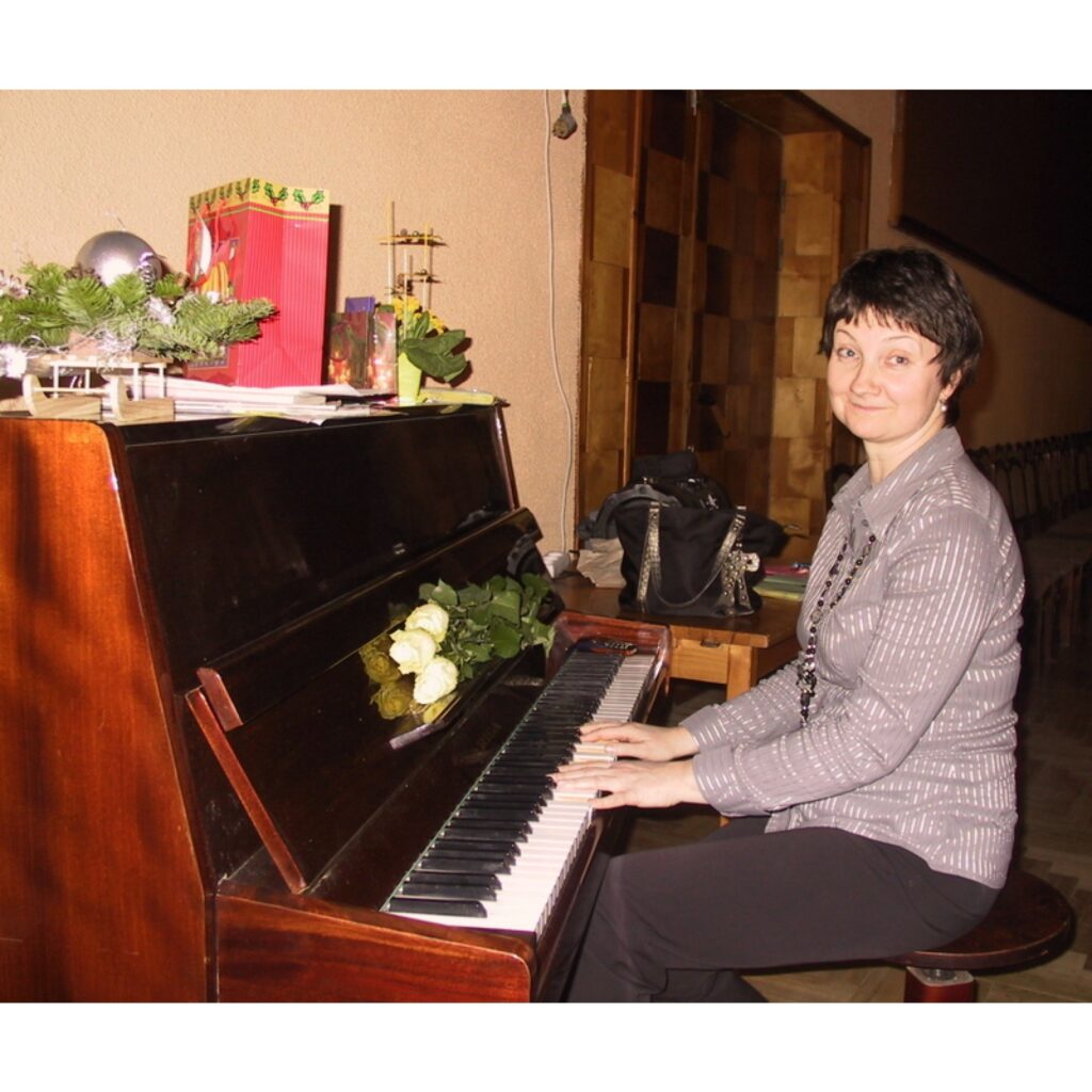 Ar mīļu un sirsnīgu koncertu vecākiem noslēdzās bērnu vokālā ansambļa „Sīmanīši” 2008. gada sezona. Nākamā tikšanās mazajiem dziedātājiem būs 2009. gada 6. janvārī. Savukārt dejotāji gatavojas svētku koncertam. Ko Smiltenes Bērnu un...
Autors: Santa Sinka