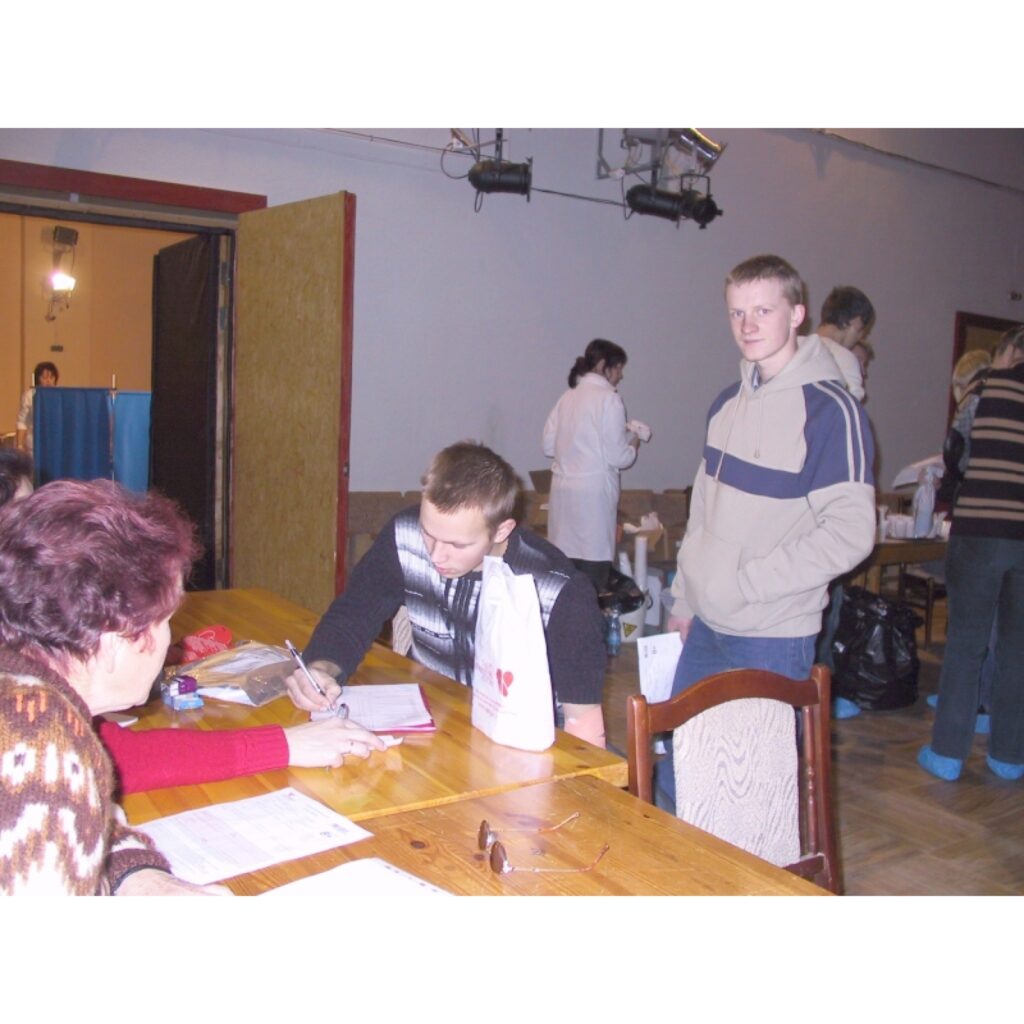 Šodien, 9. decembrī, Smiltenes kultūras un sporta centrā notika donoru diena. “Ziemeļlatvija” novēroja, ka šoreiz garas rindas neveidojās un apmierināti bija gan asins donori, gan Valsts asinsdonoru centra Latgales filiāles darbinieki....
Autors: Santa Sinka