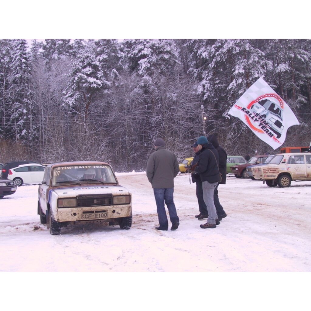 "VAZtusa" dalībnieki "Ziemeļlatvijai" atzina, ka piedalās tāpēc, ka šis hobijs nav īpaši dārgs un sacensību gaisotne ir vienreizēja. 
Autors: Santa Sinka