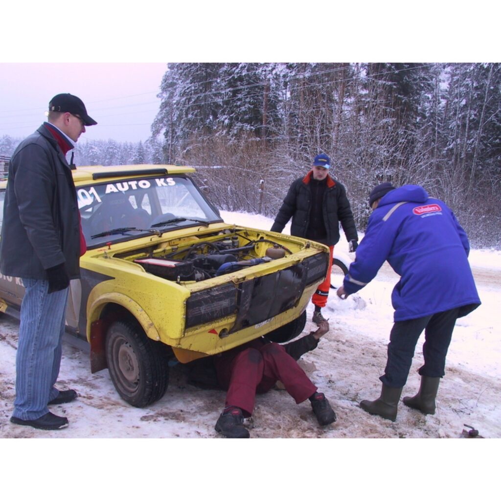 "VAZtusa" dalībnieki "Ziemeļlatvijai" atzina, ka piedalās tāpēc, ka šis hobijs nav īpaši dārgs un sacensību gaisotne ir vienreizēja. 
Autors: Santa Sinka