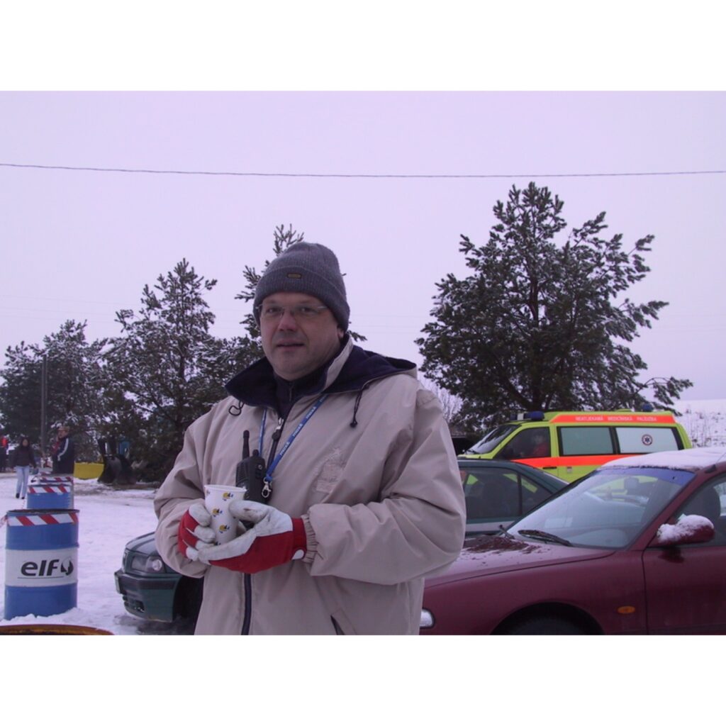 "VAZtusa" dalībnieki "Ziemeļlatvijai" atzina, ka piedalās tāpēc, ka šis hobijs nav īpaši dārgs un sacensību gaisotne ir vienreizēja. 
Autors: Santa Sinka