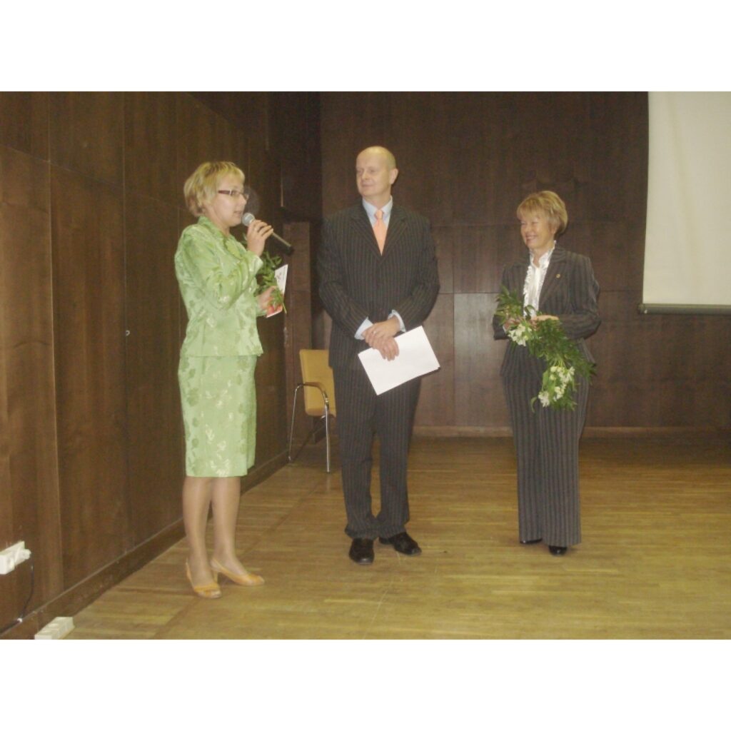 Novembra beigās Rīgā, Zemkopības ministrijā, norisinājās Latvijas lauku sieviešu apvienības rīkotā konference, kurā piedalījās un uzstājās arī Valkas rajona pārstāvji.