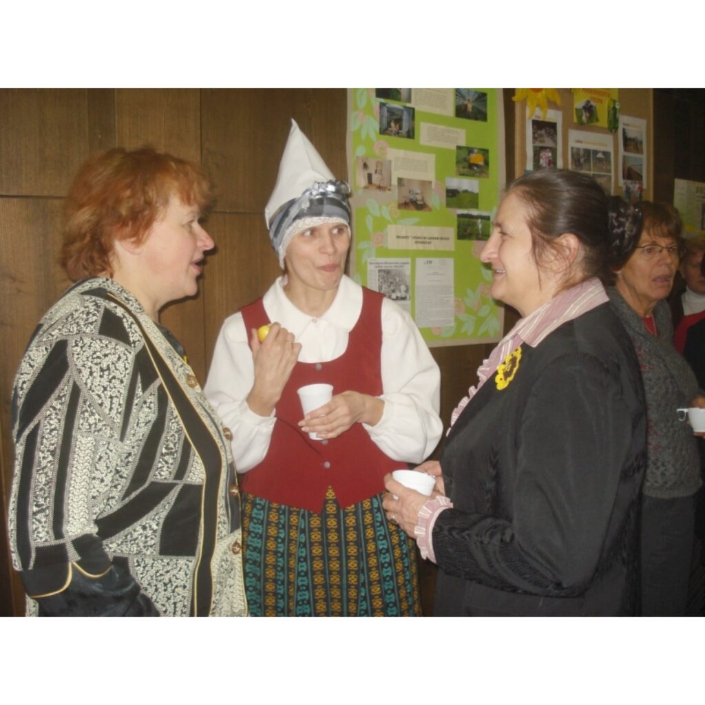 Novembra beigās Rīgā, Zemkopības ministrijā, norisinājās Latvijas lauku sieviešu apvienības rīkotā konference, kurā piedalījās un uzstājās arī Valkas rajona pārstāvji.