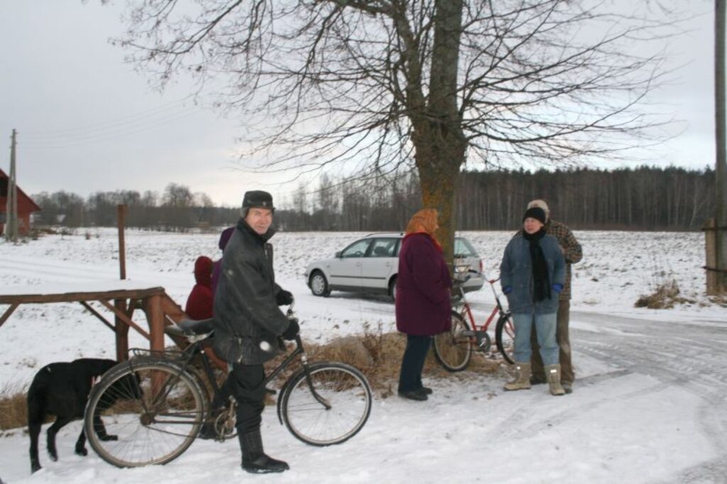 Katru reizi, kad Jaunklidzī piestāj autoveikals, vietējie iedzīvotāji to sagaida ar prieku, jo viņus apmierina gan cenas, gan piedāvātais preču klāsts. 
Autors: Inga Karpova