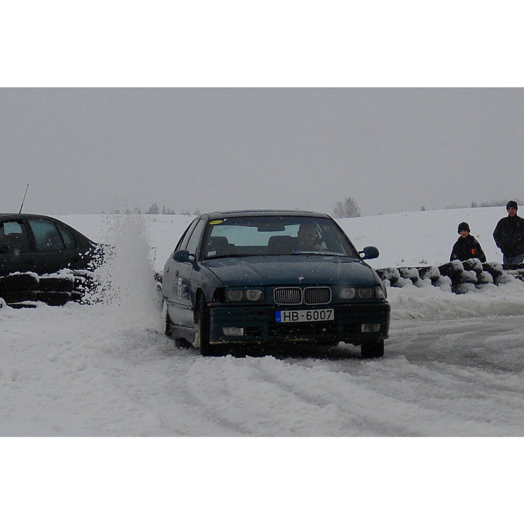 Šodien Smiltenes sporta un atpūtas kompleksa "Teperis" supersprinta trasē norisinājās autosacensību  „Amatieru kauss 2009” 6. posms. Sacensības kārtējo reizi spēja pulcēt arvien jaunus dalībniekus no tuvākām un tālākām vietām. Trijās...
Autors: Santa Sinka