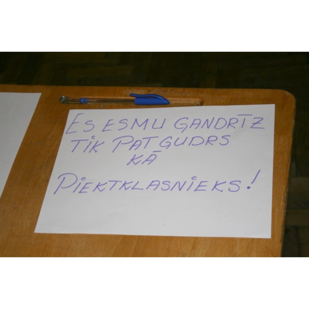 Piektdienas vakarā Valkas pamatskolā jau otro gadu pēc kārtas notika konkurss “Vai tu esi gudrāks par piektklasnieku?”.
Skolas direktore Nadežda Možārova atzīst, ka skolēniem patīk intelektuālie konkursi. To pierādīja arī kuplais...
Autors: Inga Karpova