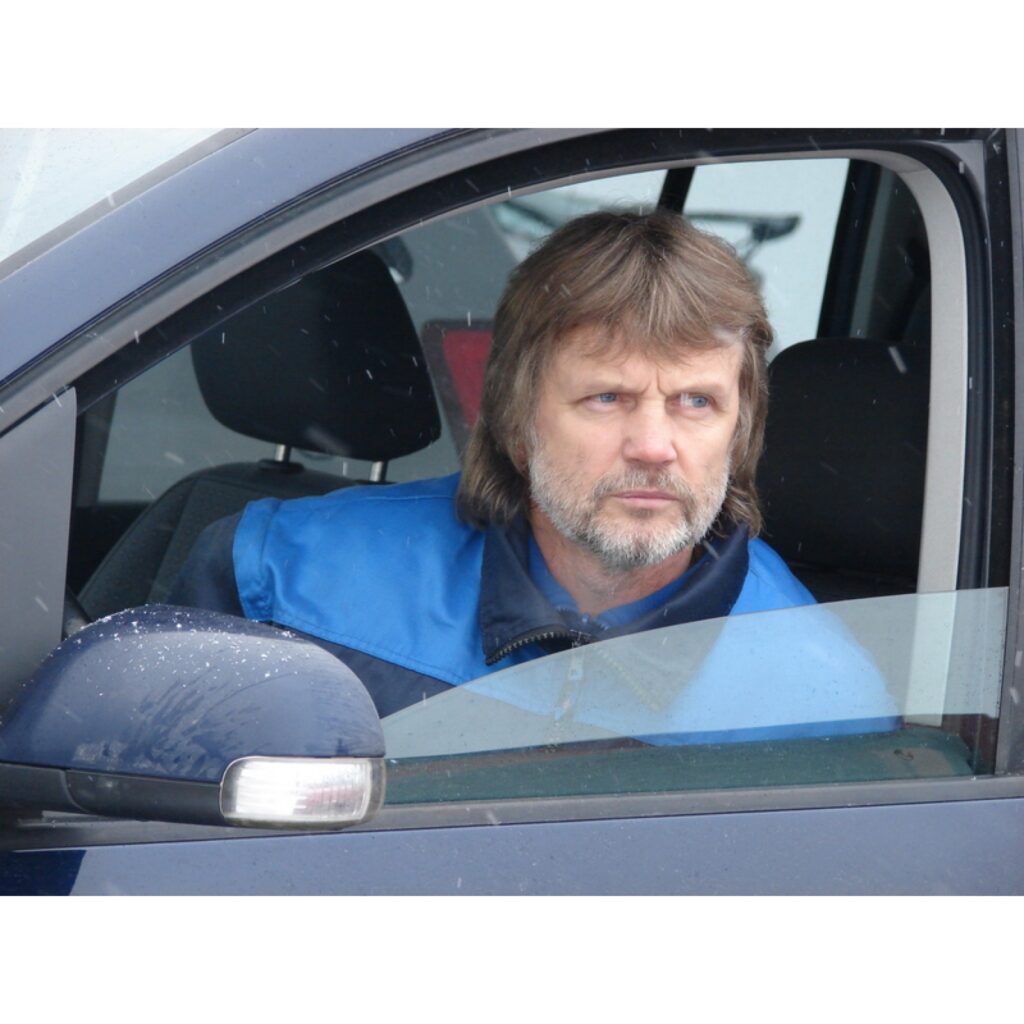 Šodien „Amatieru kausā 2009” sacentās 43 dalībnieki
Visas dienas garumā „Tepera” trasē, Smiltenē norisinājās „Amatieru kausa” 5. posms, kurā dalībnieki startēja ar visdažādāko marku automašīnām. Nav svarīgi, vai tev ir „Moskvičs” vai...
Autors: Santa Sinka