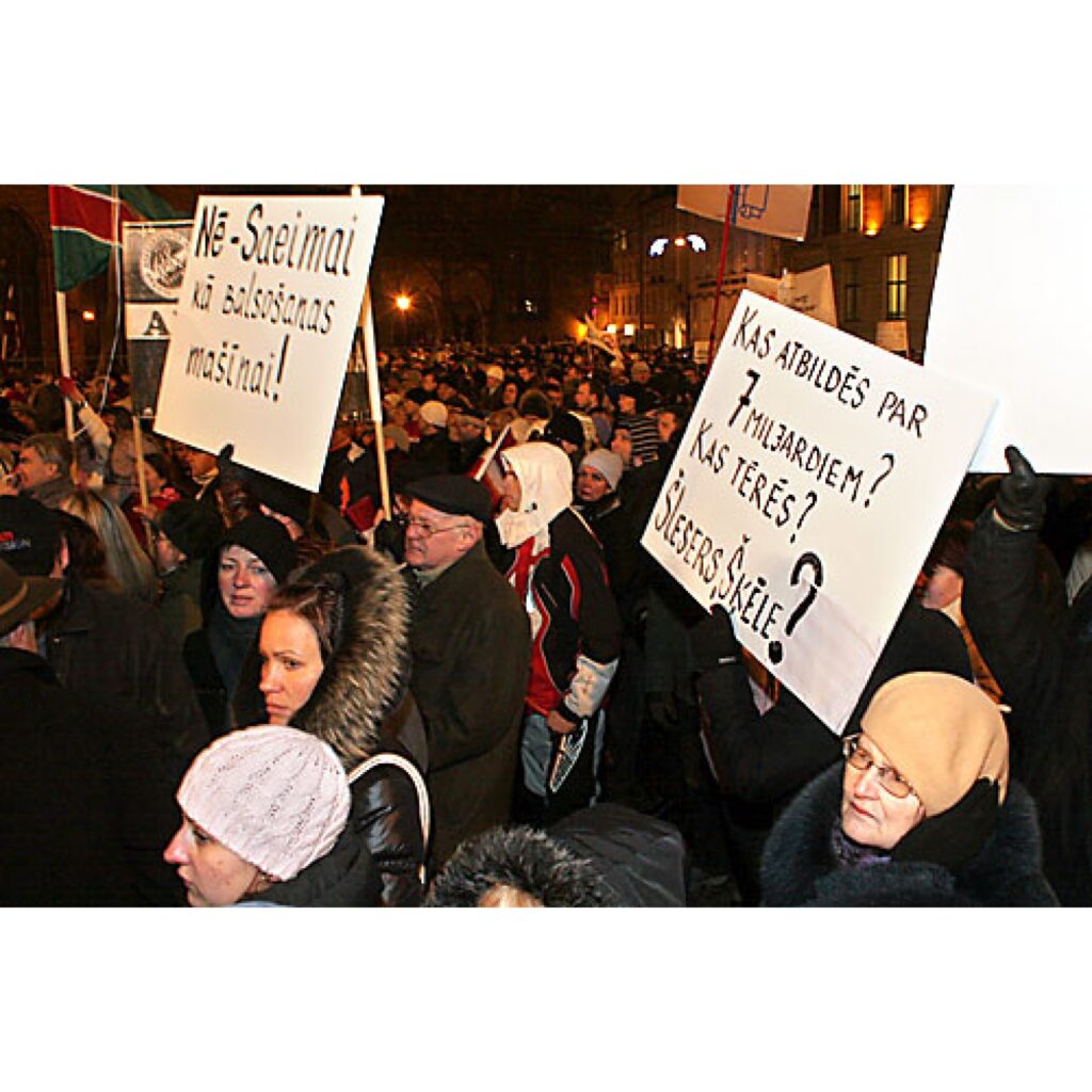 Jau rīt, 14. janvārī, informēsim par protesta akcijas dalībnieku redzēto un dzirdēto pasākuma laikā, kā arī pēc tā. Šobrīd piedāvājam mūsu Zemgales kolēģu sagatavoto fotoreportāžu.