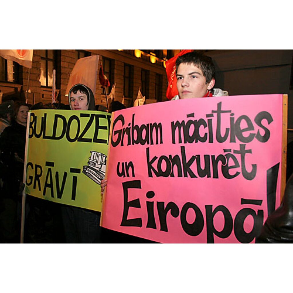 Jau rīt, 14. janvārī, informēsim par protesta akcijas dalībnieku redzēto un dzirdēto pasākuma laikā, kā arī pēc tā. Šobrīd piedāvājam mūsu Zemgales kolēģu sagatavoto fotoreportāžu.