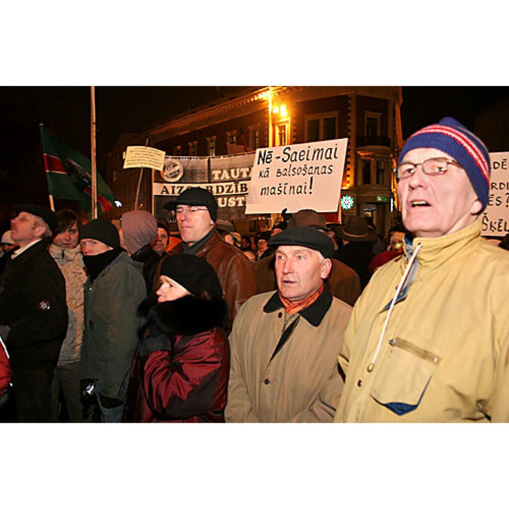 Jau rīt, 14. janvārī, informēsim par protesta akcijas dalībnieku redzēto un dzirdēto pasākuma laikā, kā arī pēc tā. Šobrīd piedāvājam mūsu Zemgales kolēģu sagatavoto fotoreportāžu.