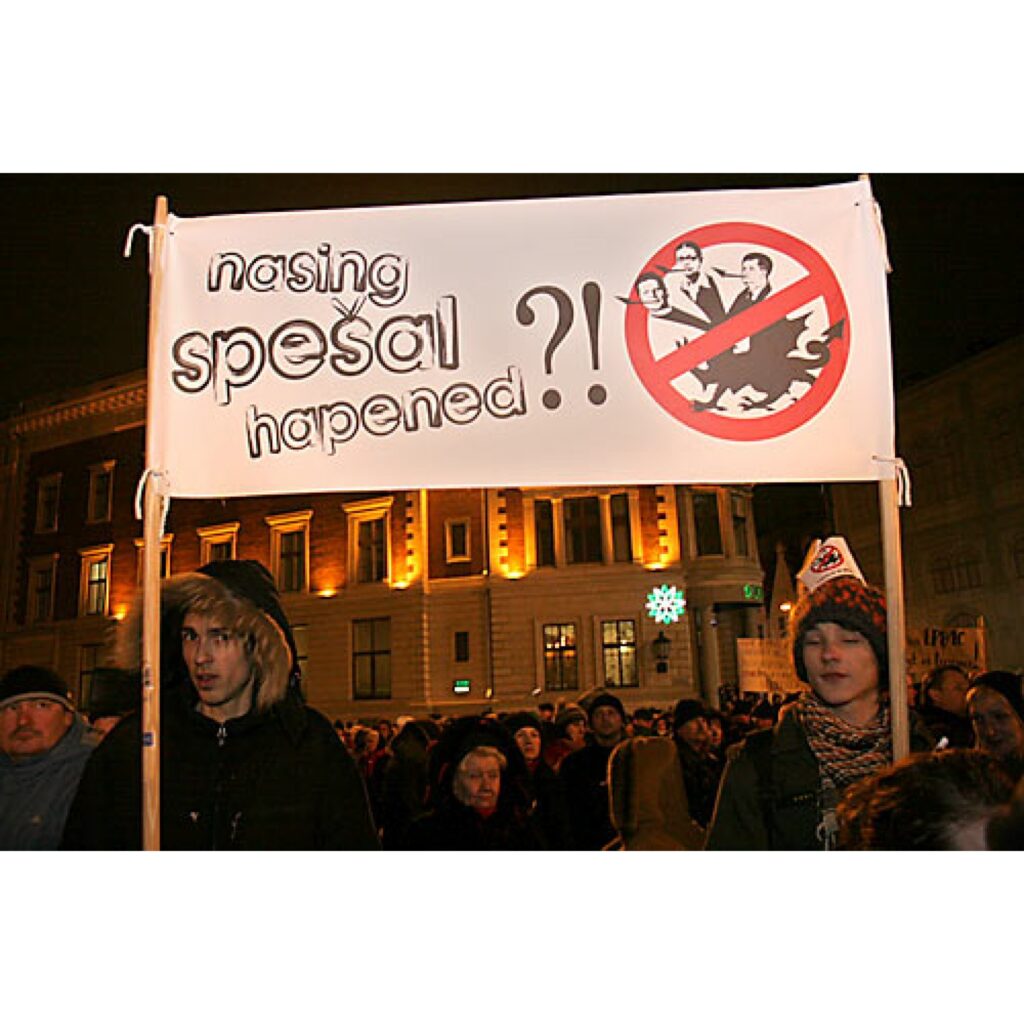 Jau rīt, 14. janvārī, informēsim par protesta akcijas dalībnieku redzēto un dzirdēto pasākuma laikā, kā arī pēc tā. Šobrīd piedāvājam mūsu Zemgales kolēģu sagatavoto fotoreportāžu.