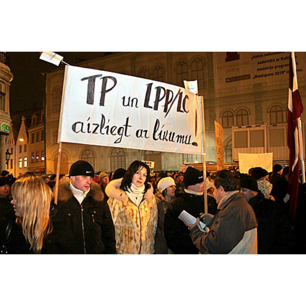 Jau rīt, 14. janvārī, informēsim par protesta akcijas dalībnieku redzēto un dzirdēto pasākuma laikā, kā arī pēc tā. Šobrīd piedāvājam mūsu Zemgales kolēģu sagatavoto fotoreportāžu.