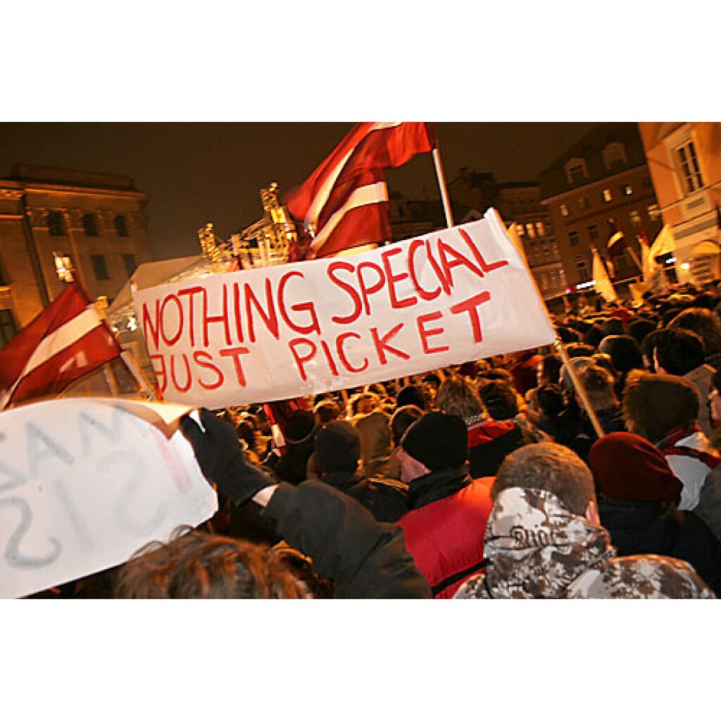 Jau rīt, 14. janvārī, informēsim par protesta akcijas dalībnieku redzēto un dzirdēto pasākuma laikā, kā arī pēc tā. Šobrīd piedāvājam mūsu Zemgales kolēģu sagatavoto fotoreportāžu.