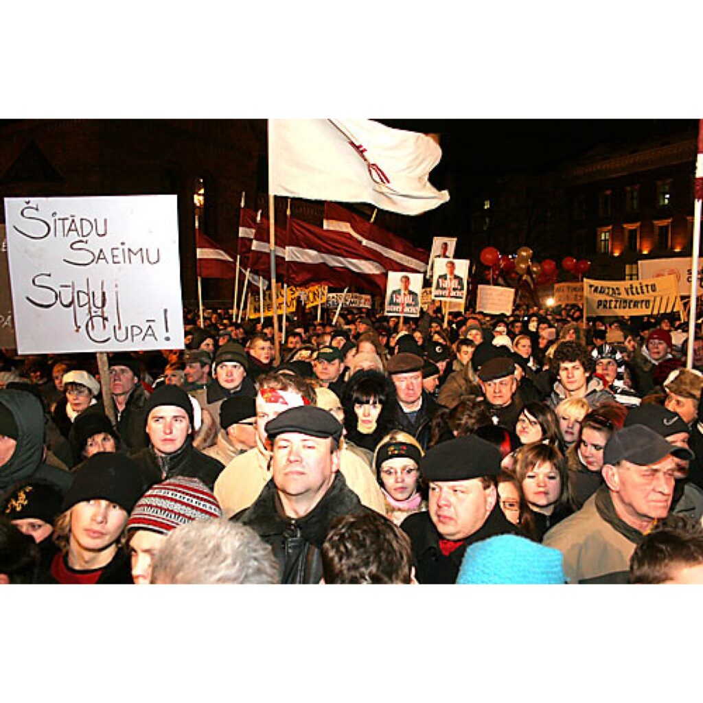 Jau rīt, 14. janvārī, informēsim par protesta akcijas dalībnieku redzēto un dzirdēto pasākuma laikā, kā arī pēc tā. Šobrīd piedāvājam mūsu Zemgales kolēģu sagatavoto fotoreportāžu.