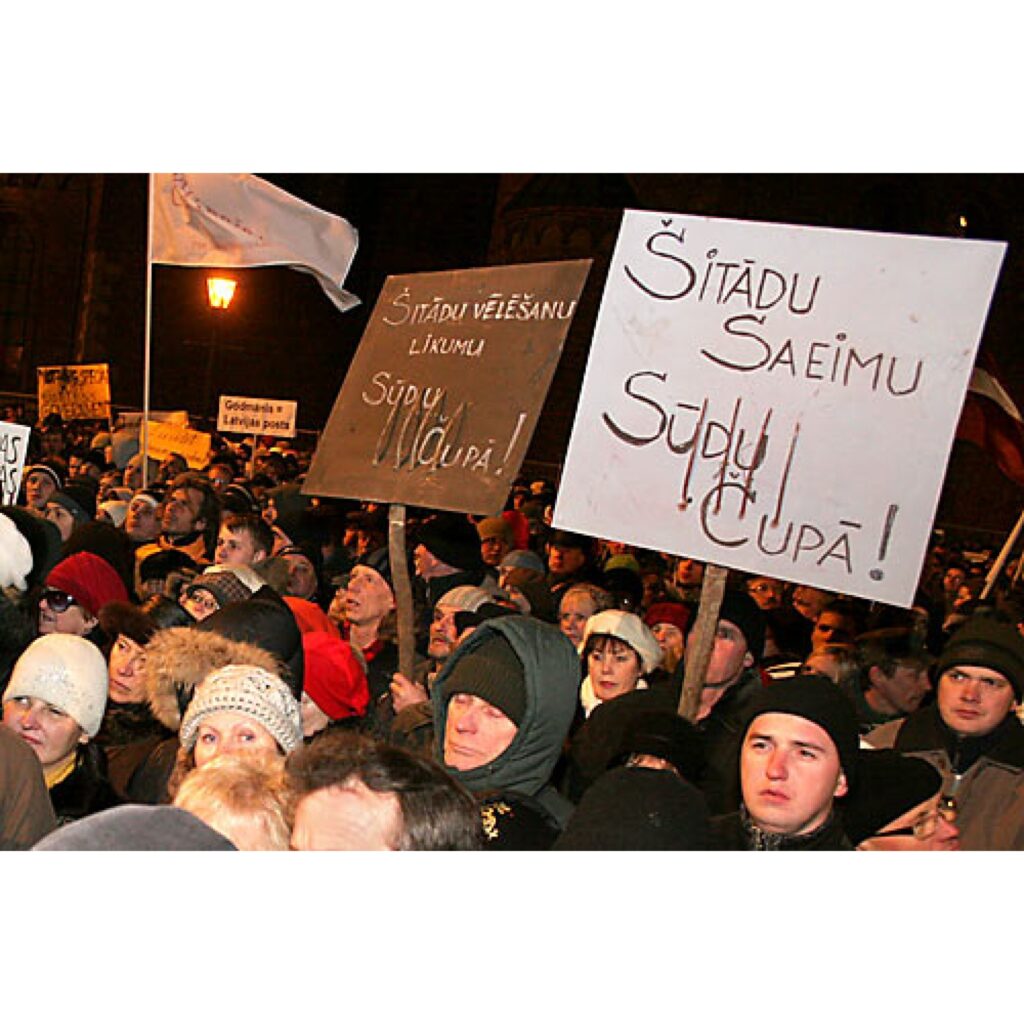 Jau rīt, 14. janvārī, informēsim par protesta akcijas dalībnieku redzēto un dzirdēto pasākuma laikā, kā arī pēc tā. Šobrīd piedāvājam mūsu Zemgales kolēģu sagatavoto fotoreportāžu.